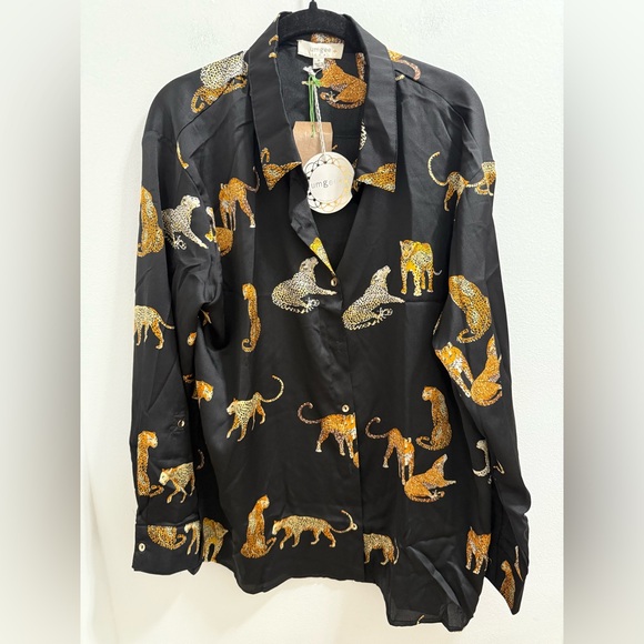 Umgee Tops - Umgee Black Shirt with Gold Animal Motif preloved